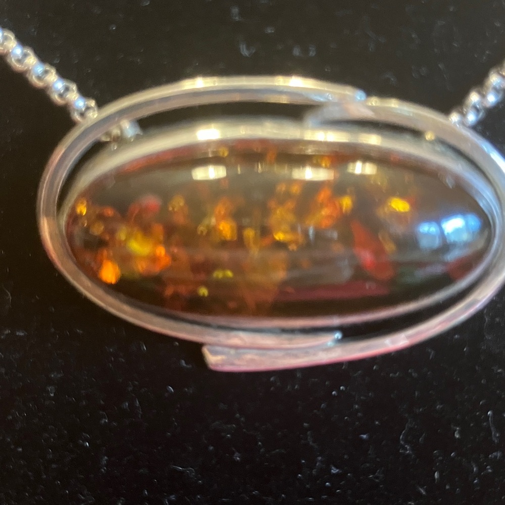 STERLING SILVER BALTIC AMBER PENDANT AND CHAIN - Picture 9 of 9